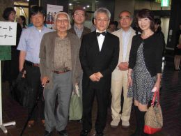 前列左から,木村 会員、水上 会員(日本交響楽団団長) ,祥子さん ,後列左から,中田 会員、渡辺 会員、江面 会員